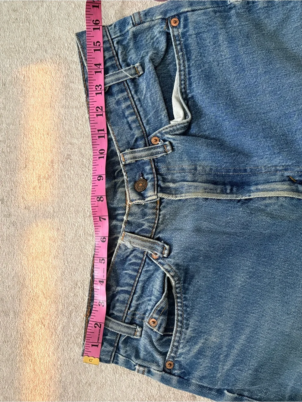 Vintage men’s Levi's Straight-Leg Medium Blue Denim Jeans w rare orange tag